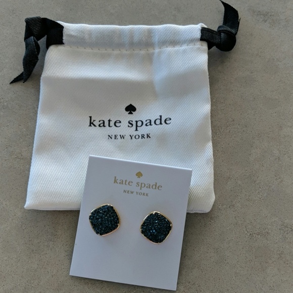 clay pave small square studs